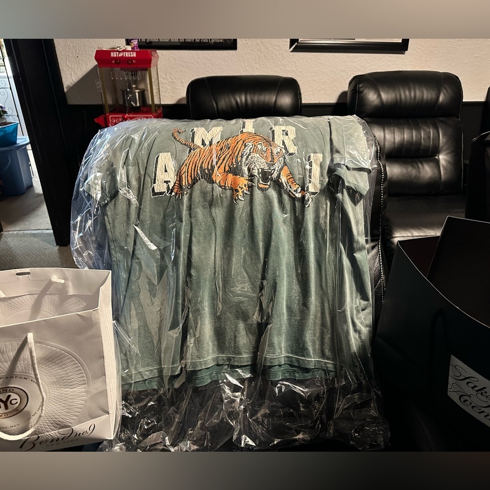 VINTAGE AMIRI TIGER TEE WORN ONCE ON 10/29 FOR 3 HRS! DRY CLEANED (LIKE NEW) - Picture 1 of 5